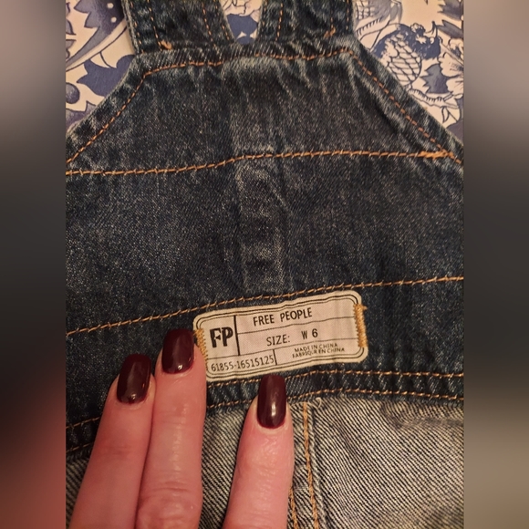 Free People Overall Jean Miniskirt size 6 with frayed edge - Picture 2 of 9